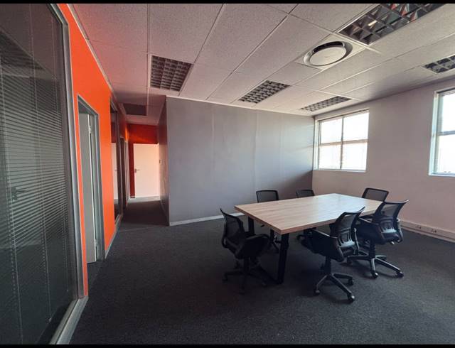 100M² OFFICE TO LET IN MARCONI BEAM INDUSTRIA